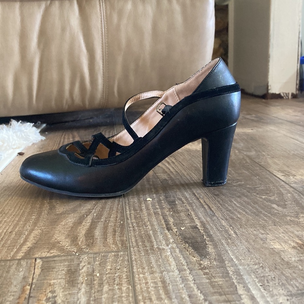 Black heels - Picture 2 of 5